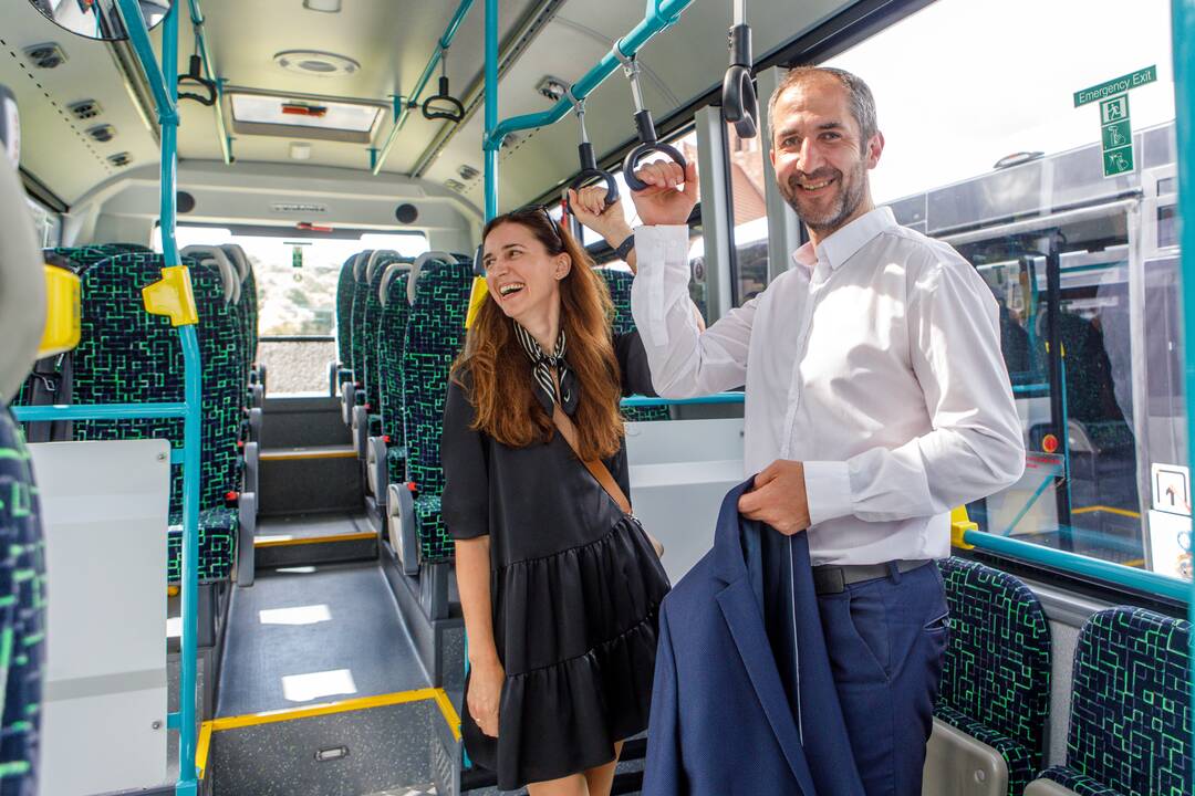 Ceremonija: perkirpus pristatymo šventės juostelę, smaragdiniai autobusai pasklido pakaunėje.