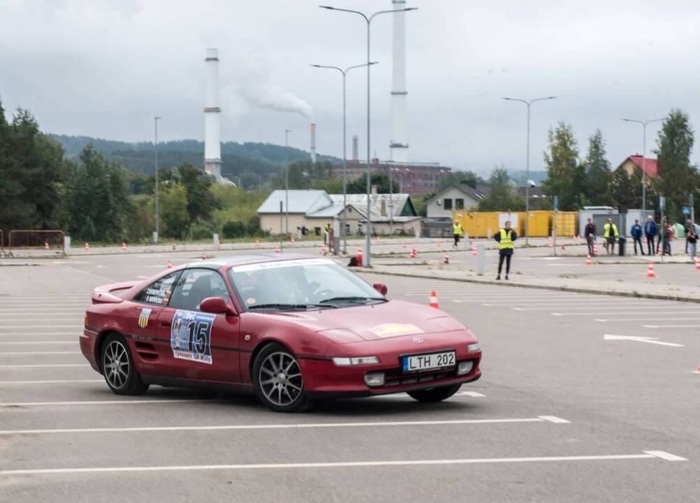 Iššūkiai: žmonių su negalia ekipažai startavo N1 ir N2 klasių varžybose.