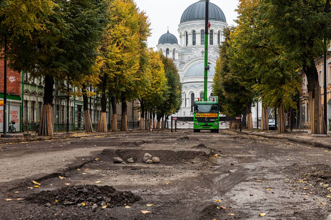 Radinys: Laisvės alėjos pradžioje atvertas akmeninis grindinys.