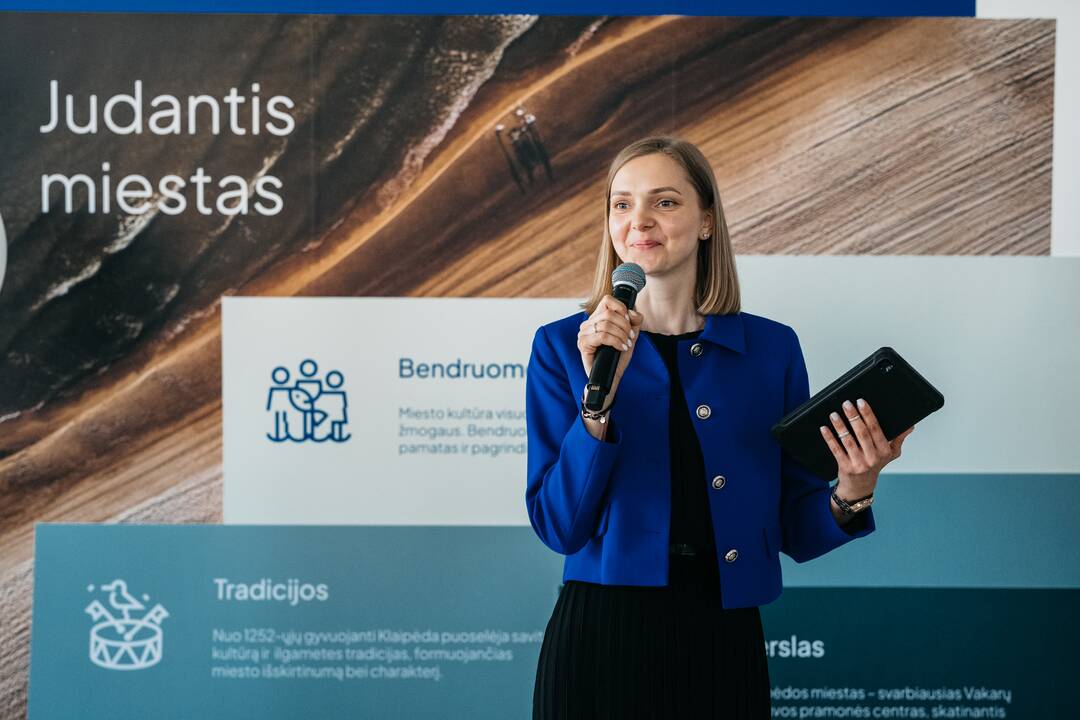 Iš kairės: Aušrinė Armonaitė ir Kristina Postornak
