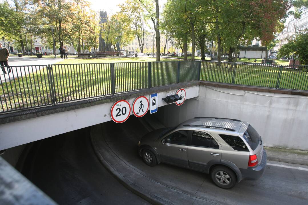 Patarimas: vertėtų periodiškai atidaryti išsiplėtimo bakelio dangtelį ir pažiūrėti, ar nepasikeitė aušinimo skysčio spalva.