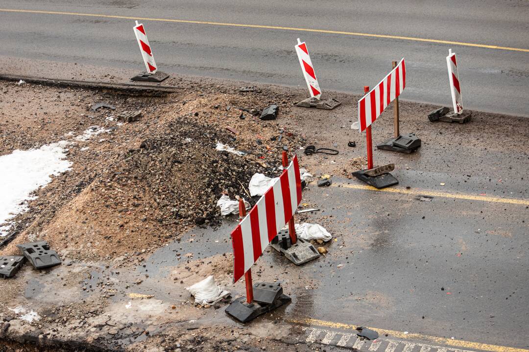 Eismas: A1 kelias – intensyviausias šalyje, tad ateityje ties Kaunu bus įrengtos papildomos eismo juostos.