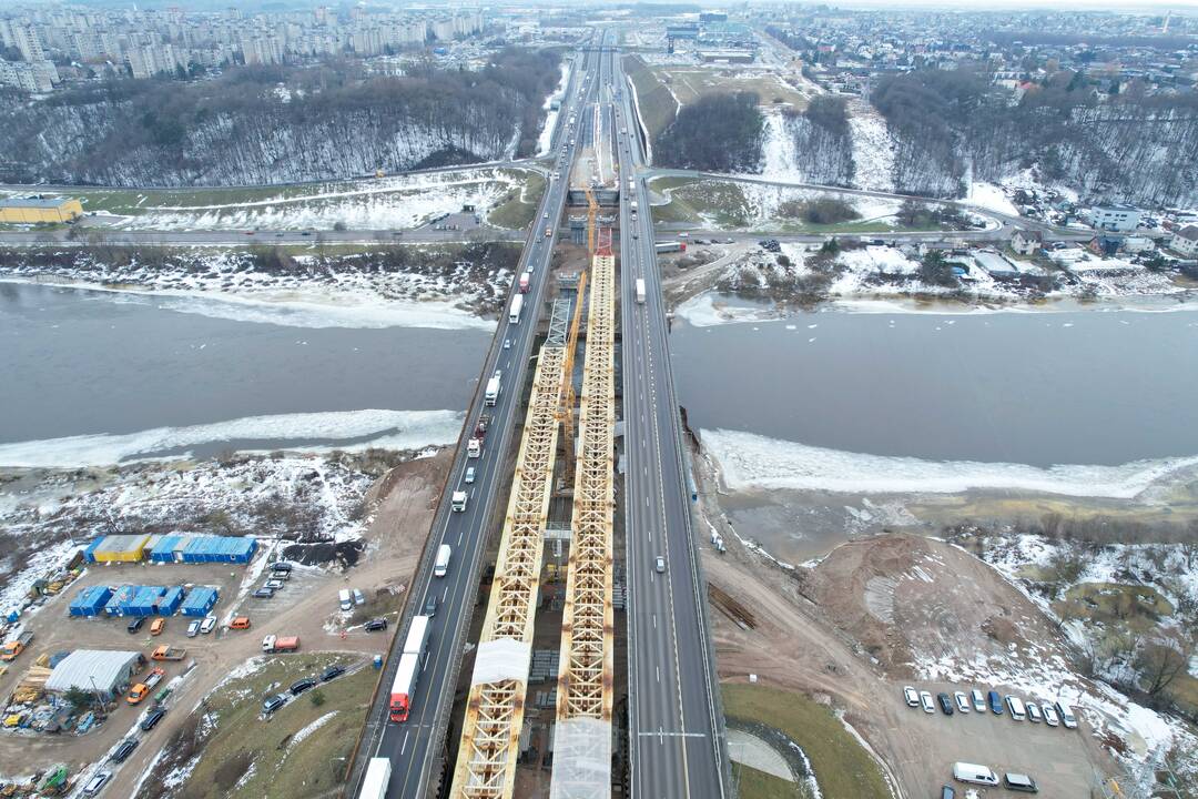Eismas: A1 kelias – intensyviausias šalyje, tad ateityje ties Kaunu bus įrengtos papildomos eismo juostos.