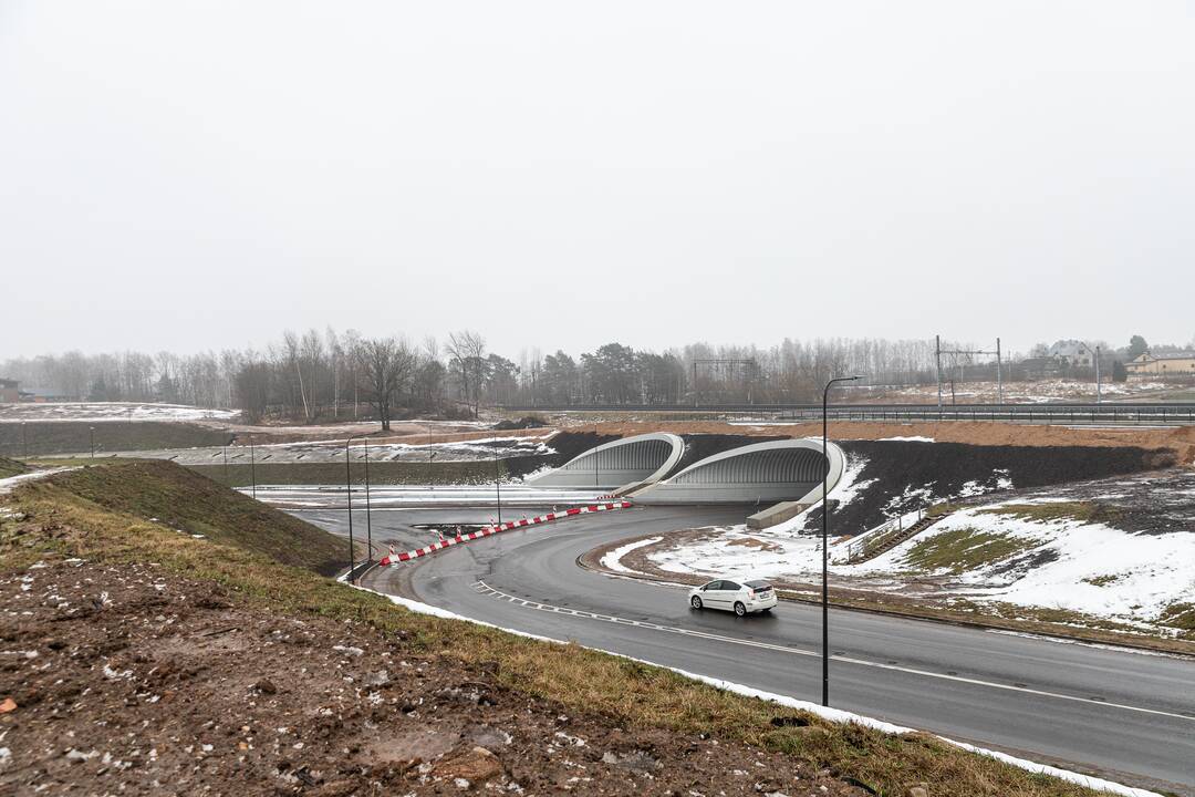 Eismas: A1 kelias – intensyviausias šalyje, tad ateityje ties Kaunu bus įrengtos papildomos eismo juostos.
