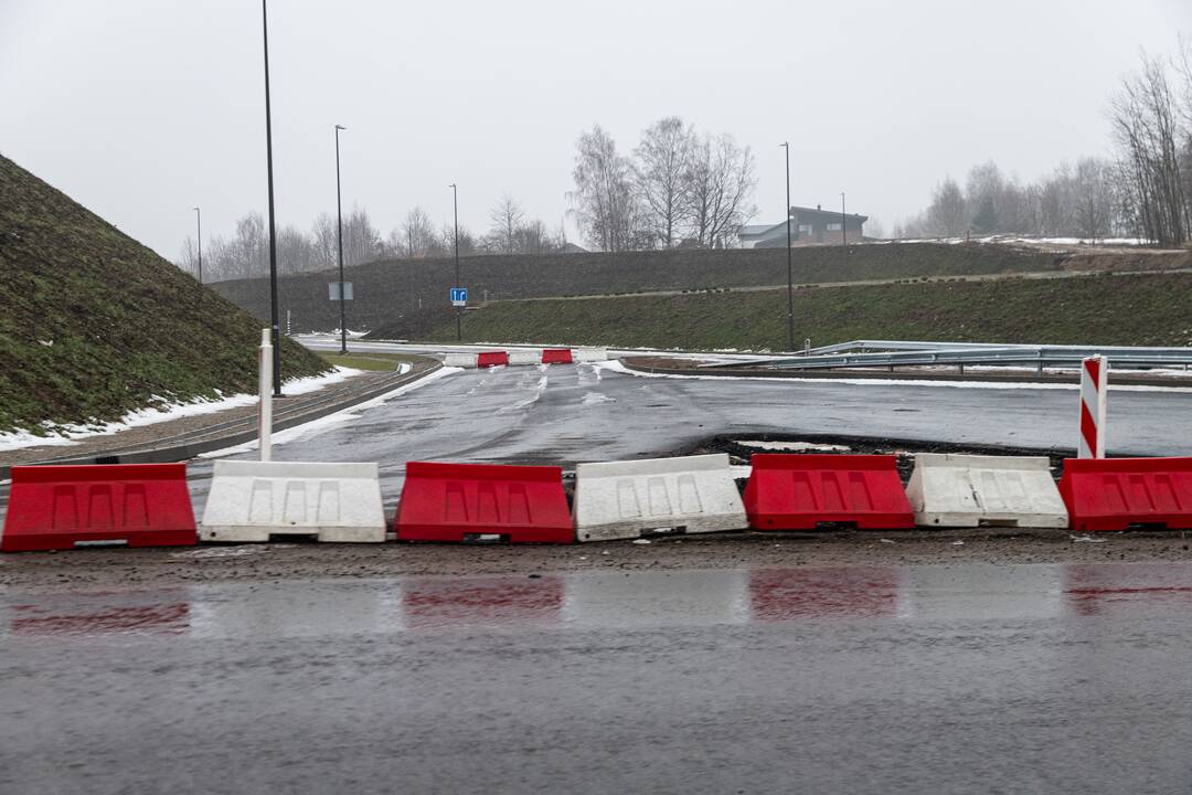 Eismas: A1 kelias – intensyviausias šalyje, tad ateityje ties Kaunu bus įrengtos papildomos eismo juostos.