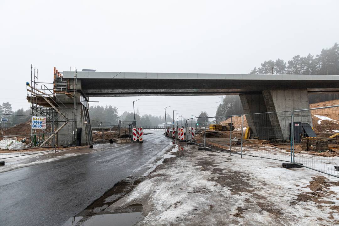 Eismas: A1 kelias – intensyviausias šalyje, tad ateityje ties Kaunu bus įrengtos papildomos eismo juostos.