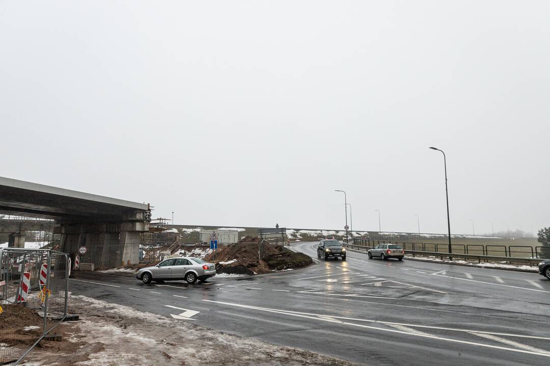 Eismas: A1 kelias – intensyviausias šalyje, tad ateityje ties Kaunu bus įrengtos papildomos eismo juostos.