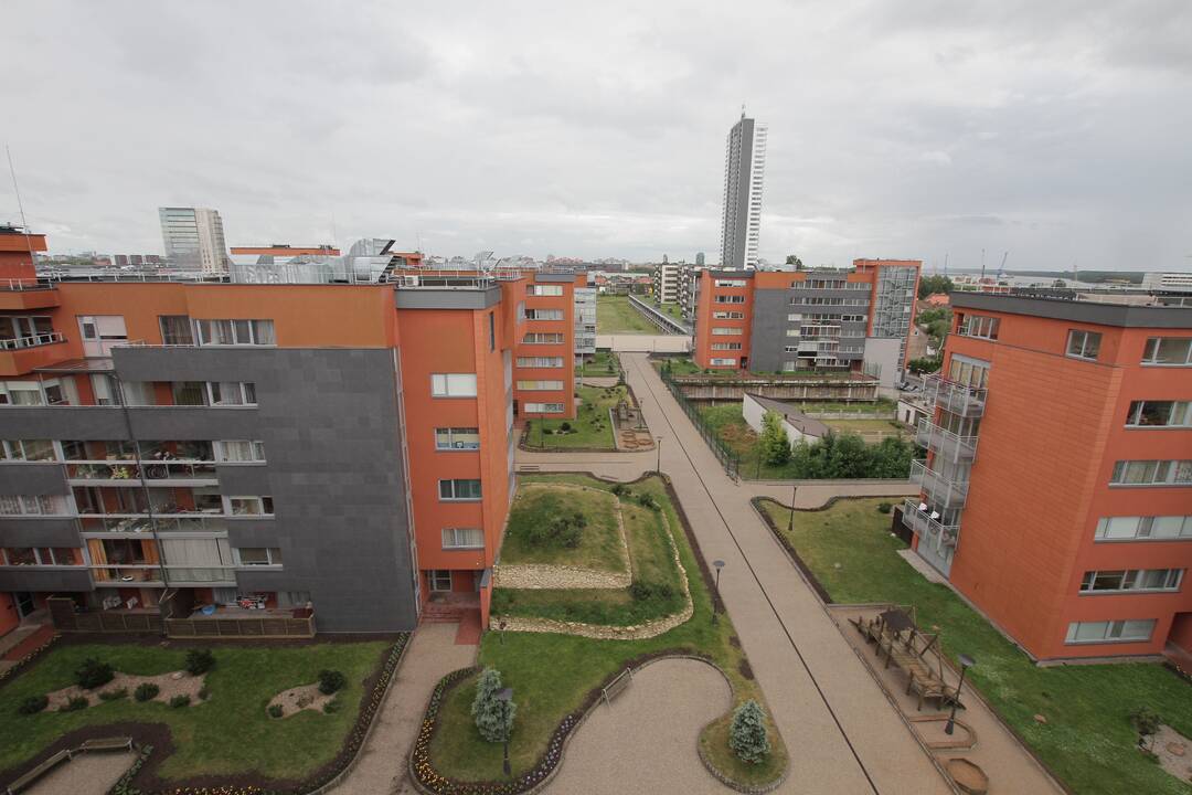  Situacija: „Plie­nas“ daž­niau mi­ni­mas teis­muo­se nei tarp NT rin­kos ly­de­rių, o bu­tai im­ti pardavinėti var­žy­ti­nė­se.