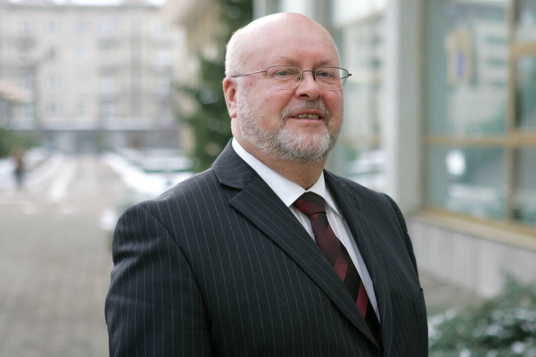 Smalsumas: kai kurie žmonės girdi ir mato, kas vyksta kaimynystėje.