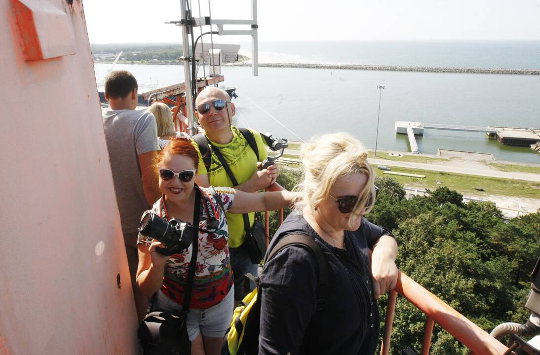 Situacija: po pastarojo remonto praėjus 27 metams, šiemet Klaipėdos švyturys turėjo būti atnaujintas iki lapkričio pabaigos, tačiau darbai neprasidėjo iki šiol.
