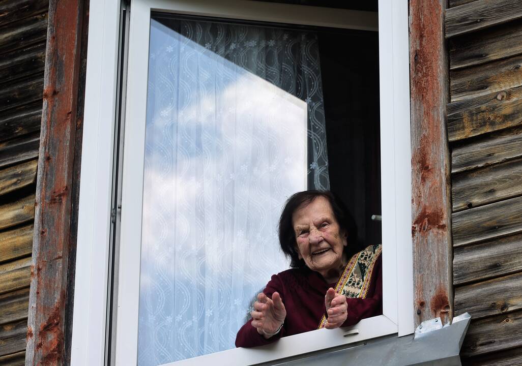Pomėgiai: pasak dukros Reginos, V. Guobis kasdien skaito, žiūri televizijos laidas, domisi, kas vyksta pasaulyje, ir labai palaiko „Žalgirį“ per kiekvienas krepšininkų rungtynes.