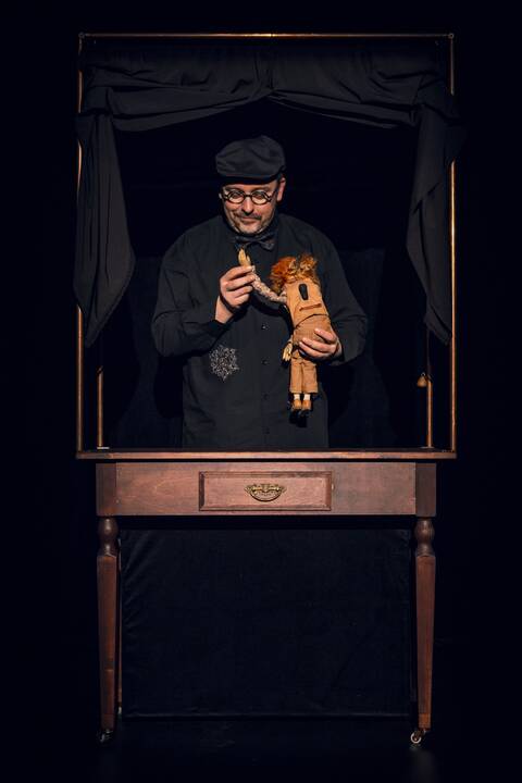Jaukumas: spektaklio „Liūtas ir Paukštis“ kūrėjai pasaką seka pasitelkdami laikui nepavaldžias, bet kokio amžiaus žiūrovų mylimas tradicines teatro lėles.
