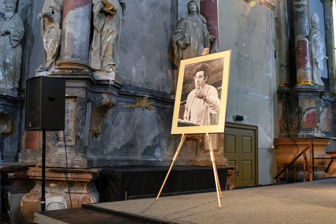 Tęstinumas: buvusio „ąžuoliuko“ V. Miškinio vadovaujamas choras toliau puoselėja H. Perelšteino pradėtas tradicijas