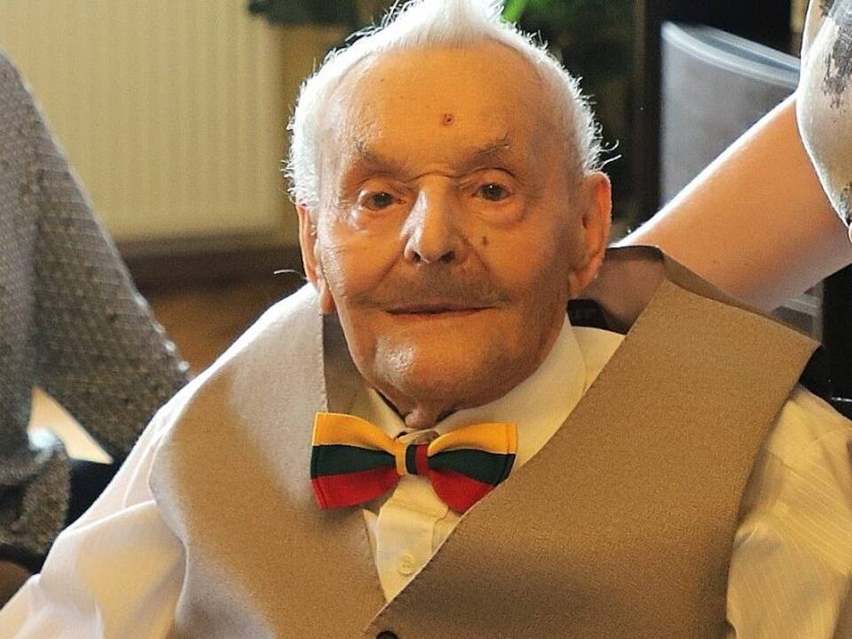 Pomėgiai: pasak dukros Reginos, V. Guobis kasdien skaito, žiūri televizijos laidas, domisi, kas vyksta pasaulyje, ir labai palaiko „Žalgirį“ per kiekvienas krepšininkų rungtynes.