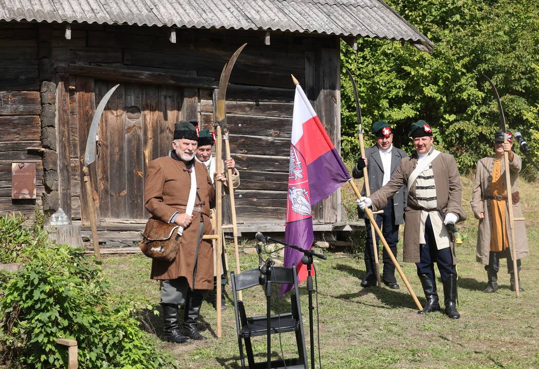 Tradicija: Raudondvario dvaro sodyboje švenčiamos valstybei svarbios datos.