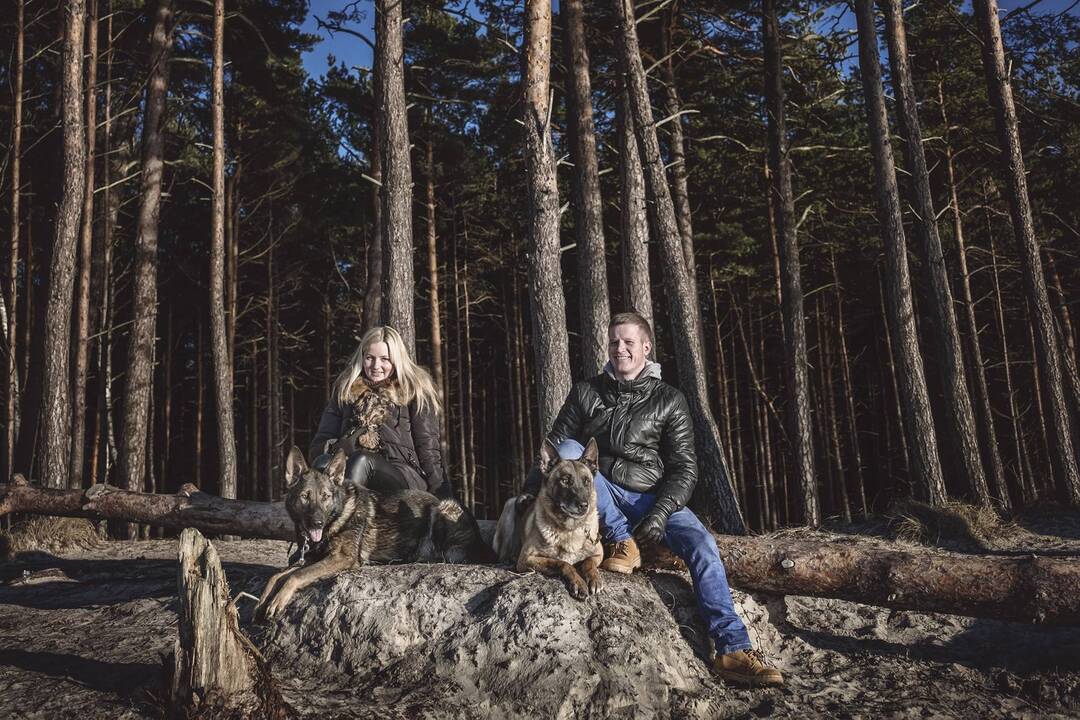 Ne visi: nuotraukos, kurioje tilptų visi Labučių šeimos nariai – žmonės ir šunys, dar joks fotografas nepadarė. 
