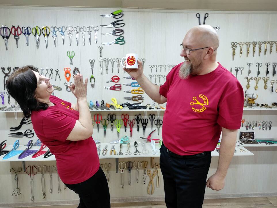 Viešnagė: K. ir E. Mėliniai – Lenkijoje, Tarnogrado miestelyje, kuris irgi turi žirklių muziejų, tiesa, kur kas mažesnį nei lietuvių. 