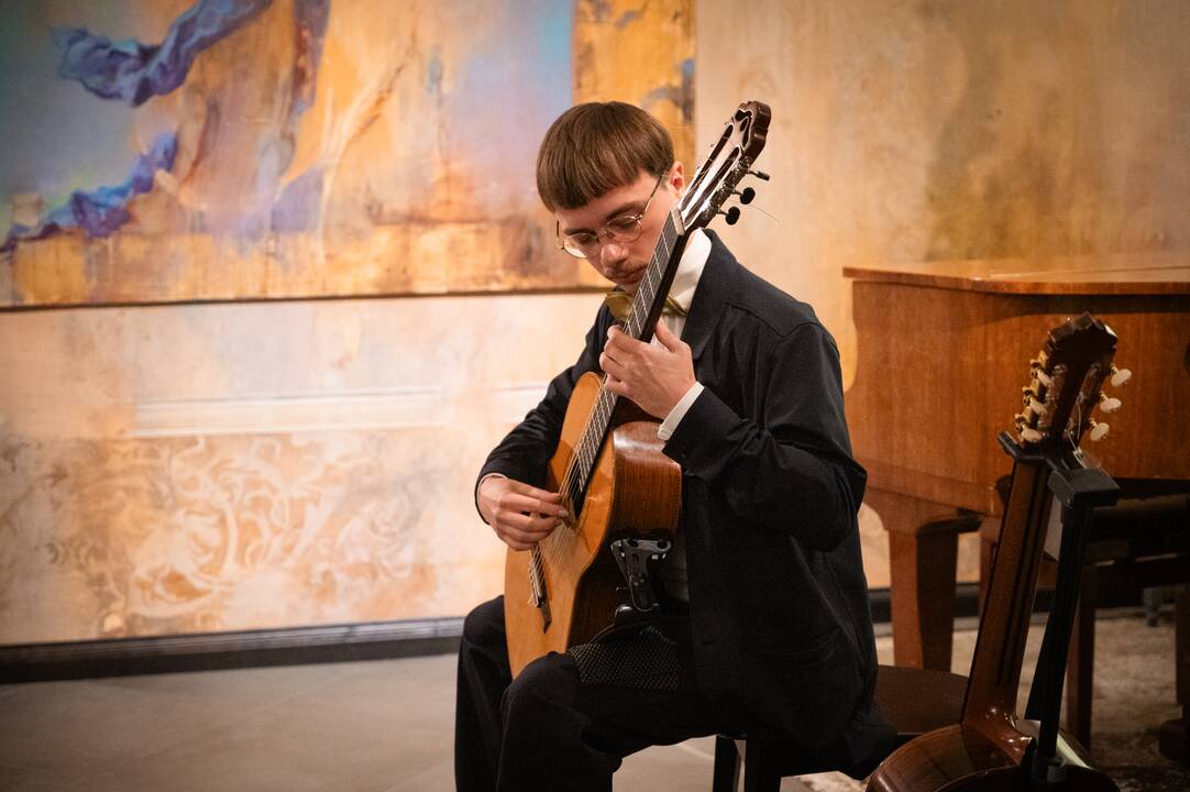 Pašaukimas: „Klasikinė gitara yra mano instrumentas. Man patinka ja tyrinėti skirtingus žanrus, groti vienam ir su kolektyvu“, – sako gitaristas R. Jurkus.