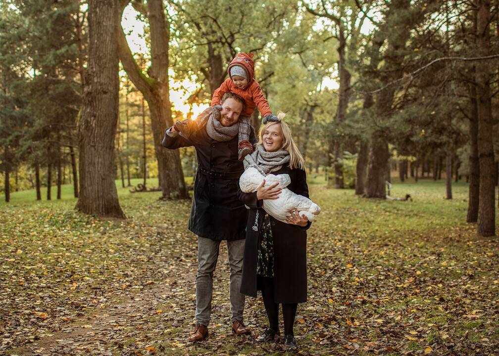 Esmė: savo 40-metį garsi fotografė A. Razauskienė paminėjo surengdama parodą „Širdies ryšiai – kelionė per šeimos portretus“. 
