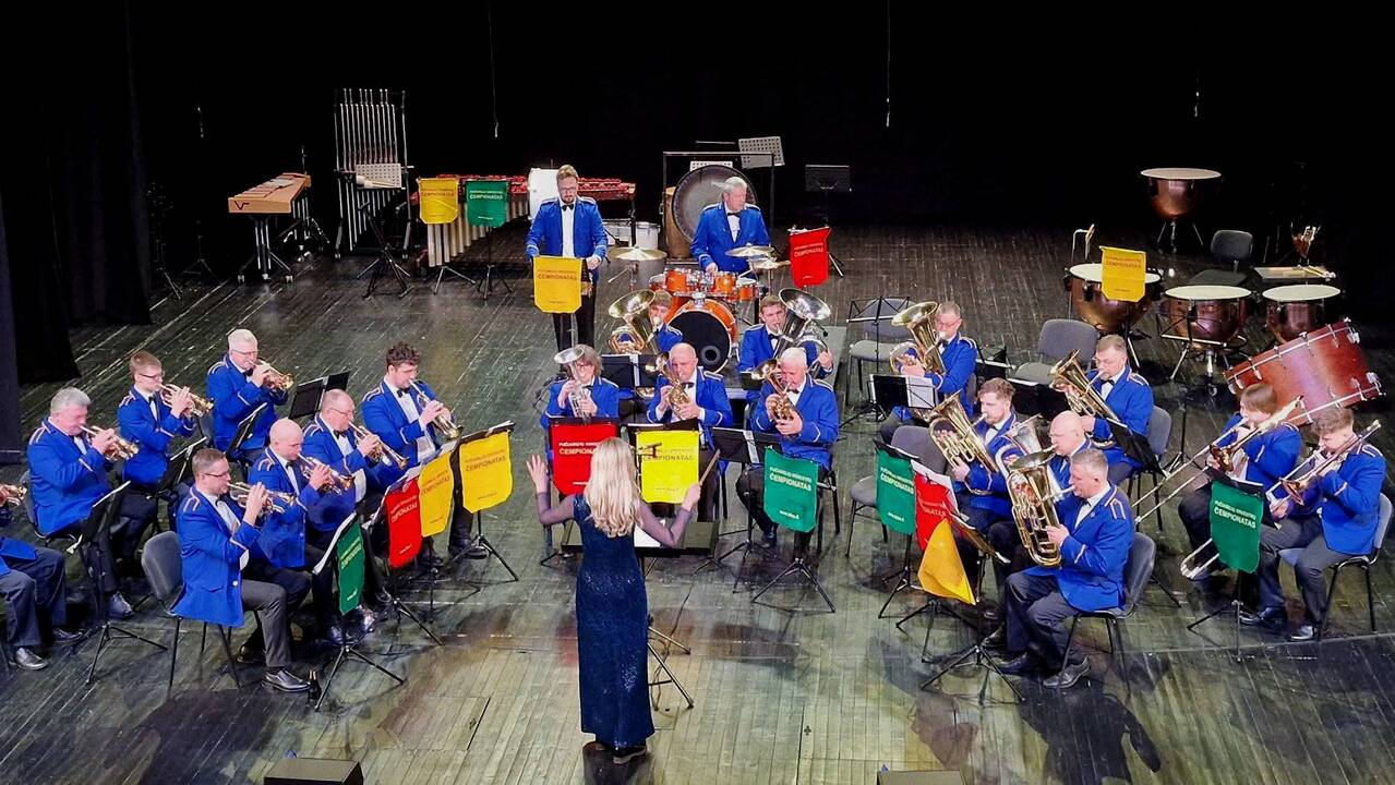 Šauniausi: Babtų kultūros centro pučiamųjų orkestras „Algupys“ (vadovas Jonas Girnius) tapo čempionato „Grand Prix“ laimėtojais, o Babtų kultūros centro direktorė Eglė Patinskaitė pelnė geriausio dirigento apdovanojimą B kategorijoje.