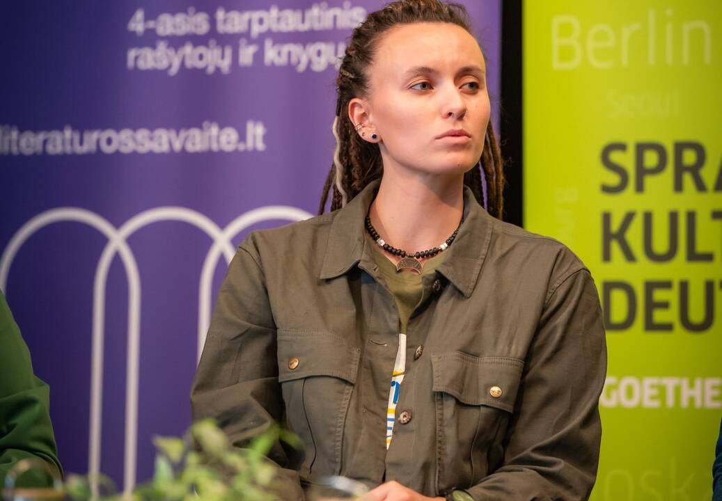 Ryšiai: apkasuose rašoma poezija suvienija Ukrainos visuomenę, sako Kauno literatūros savaitėje viešėjusi J. Čornohuz.