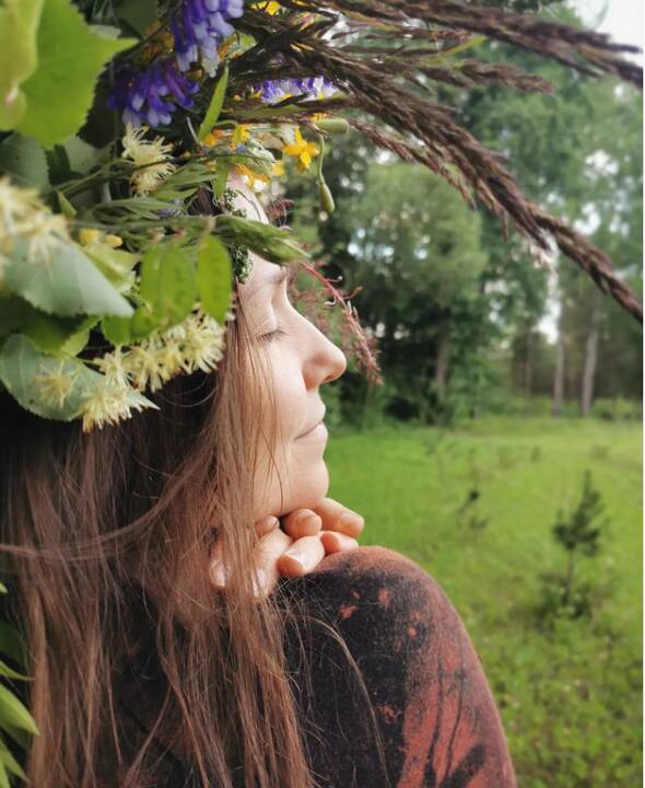 Netikėta: menininkė E. Jonaitytė pakvietė užuosti magiškus M. K. Čiurlionio paveikslų kvapus.