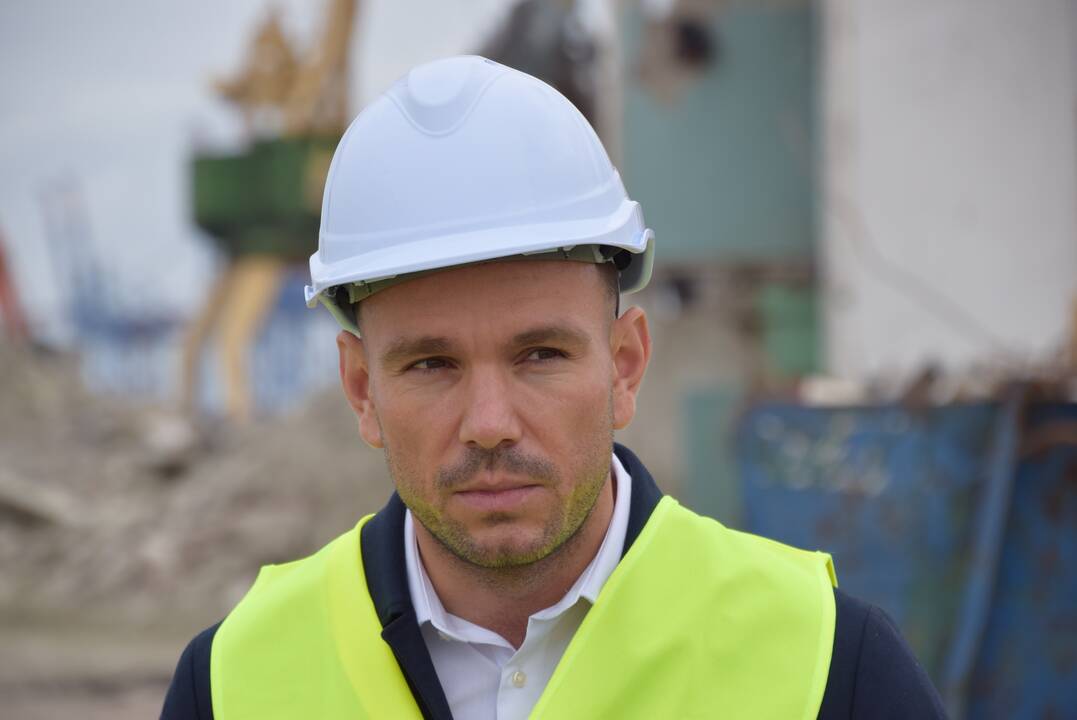  Klausimai: klaipėdiečiai įtaria, esą balti miltai galėjo sklisti nuo atviroje talpyklėje laikyto krovinio.