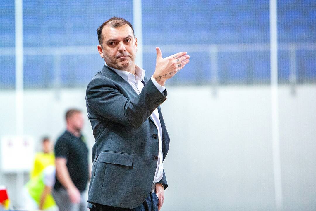 2021-aisiais Lietuvoje surengto pasaulio salės futbolo čempionato pusfinalyje brazilai (geltonos spalvos marškinėliai) 1:2 pralaimėjo principiniams varžovams argentiniečiams
