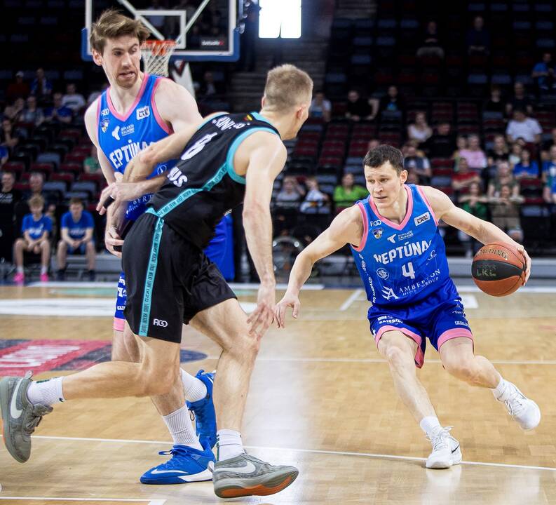 Varžovai: žalgiriečiai sutriuškino kėdainiečius 102:78, tačiau kovą dėl kamuolio jiems pralaimėjo 37:39.