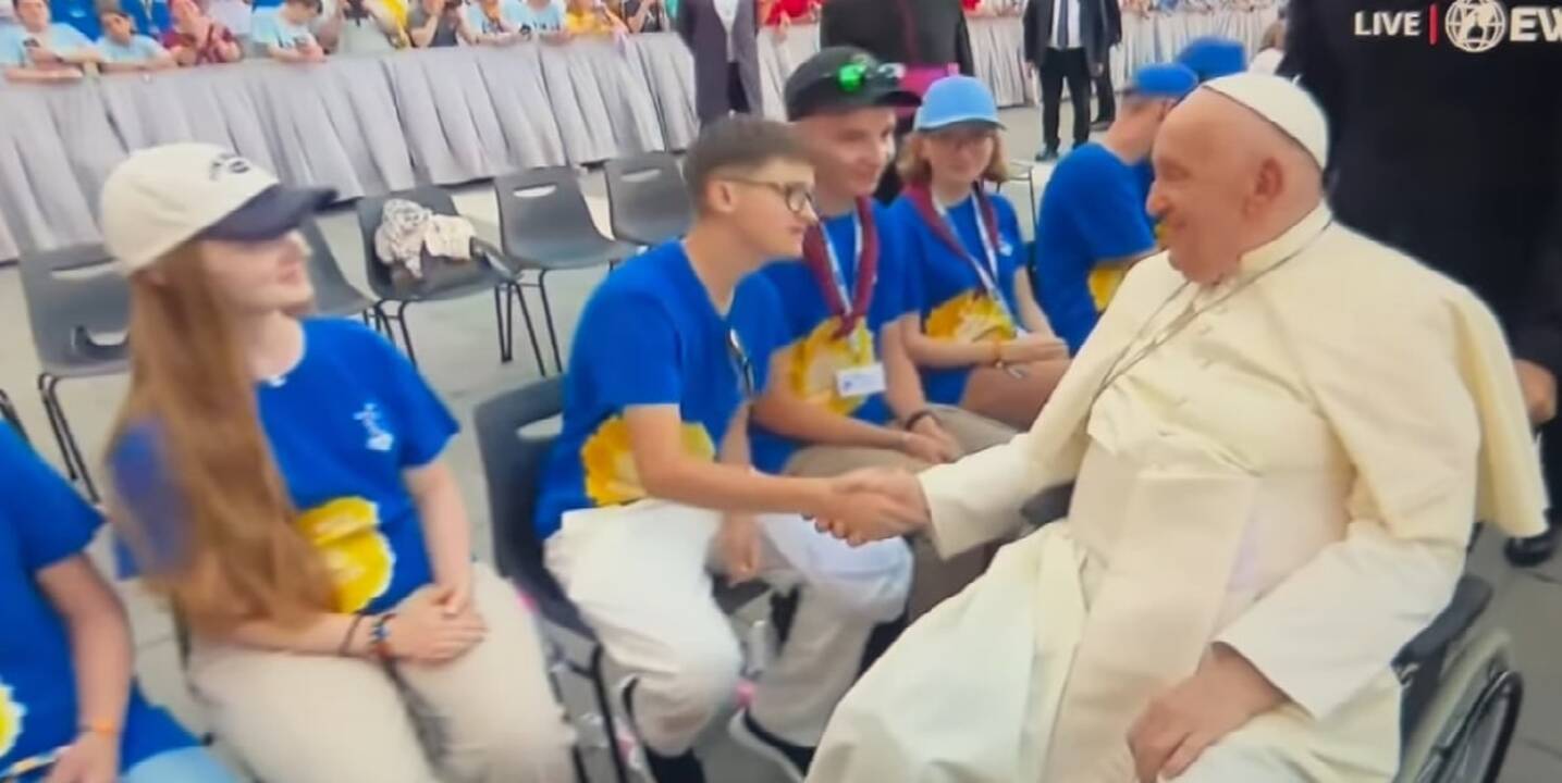Simbolis: klaipėdiečiai Romoje nusifotografavo ir su Lietuvos trispalve.