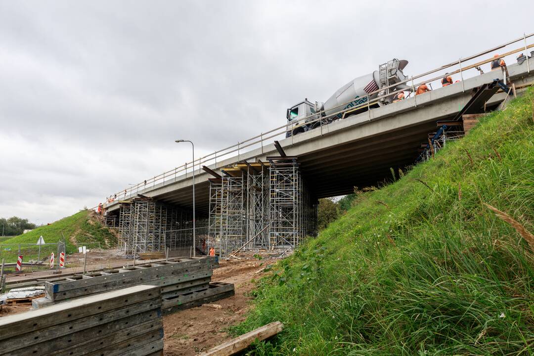 Terminas: Marvelės viaduku automobiliai galės važiuoti nuo rugsėjo pradžios.