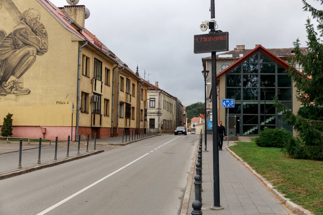 Pasiteisino: savivaldybės atstovai tikina, kad mažų emisijų zonoje įvedus įvažiavimo mokestį automobilių sumažėjo trečdaliu.