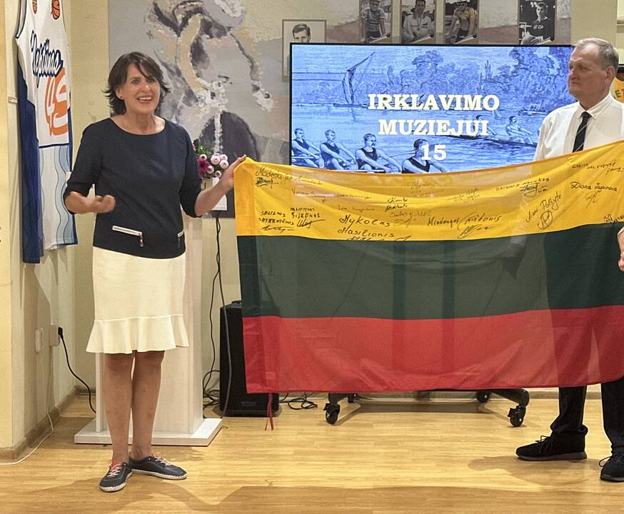 Apžiūrėjo: klaipėdiečiams duris atvėrė ypatinga paroda, kurioje sukaupta beveik tūkstantis eksponatų, susijusių su irklavimo sporto šaka.