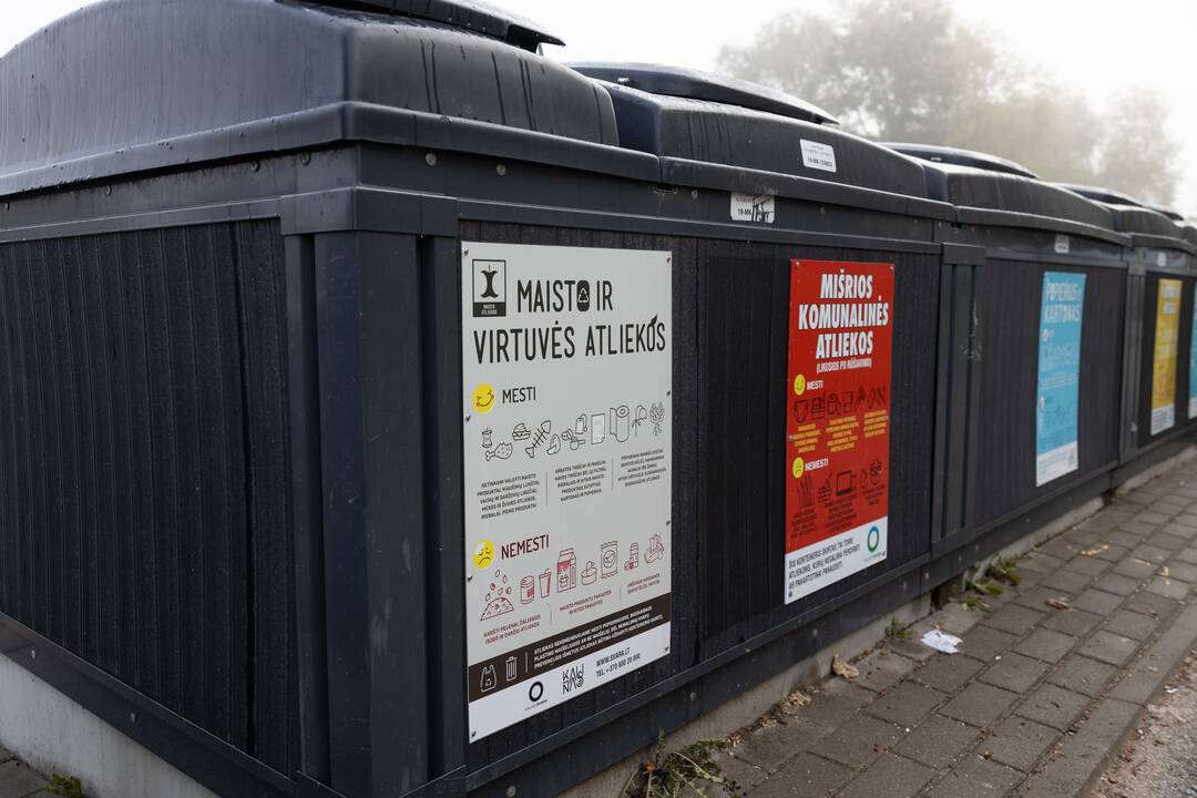 Nepatogu: pasak kaunietės, kol nėra tinkamos taros, ji maisto atliekas mes į komunalinių atliekų konteinerius.