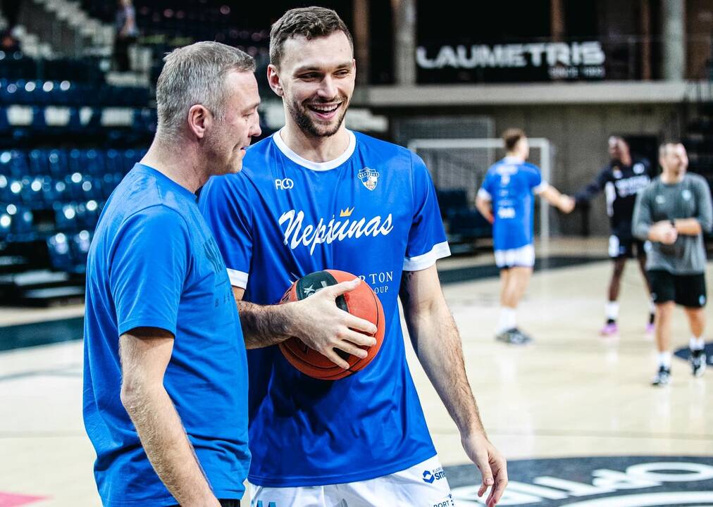 Įsižaidė: nė vienos klaidos Utenos arenoje nepadaręs L. Lekavičius (su kamuoliu) pataikė 6 tritaškius iš 7.