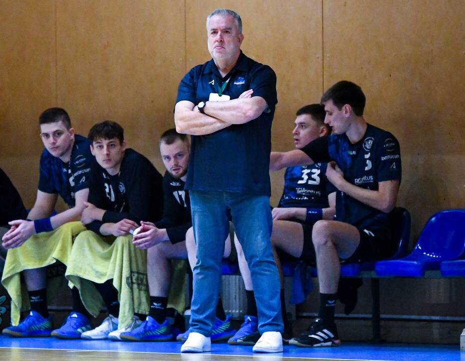 Varžovai: Murjanių sporto gimnazijos auklėtiniai (raudonos spalvos marškinėliai) bet kokia kaina stengėsi apsiginti nuo „Granito-Kario“ atakų.
