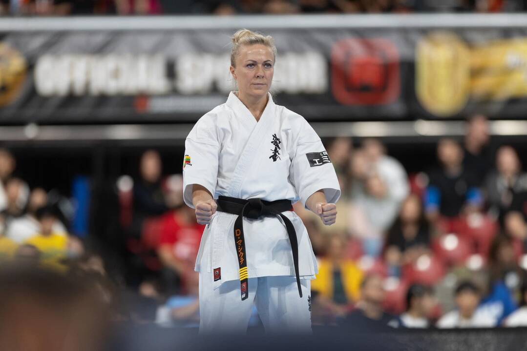 Sėkmė: Klaipėdos klubo „Okinava“ trenerė D. Mačiūtė džiaugiasi savo auklėtinių pergalėmis Europos kiokušin čempionate.