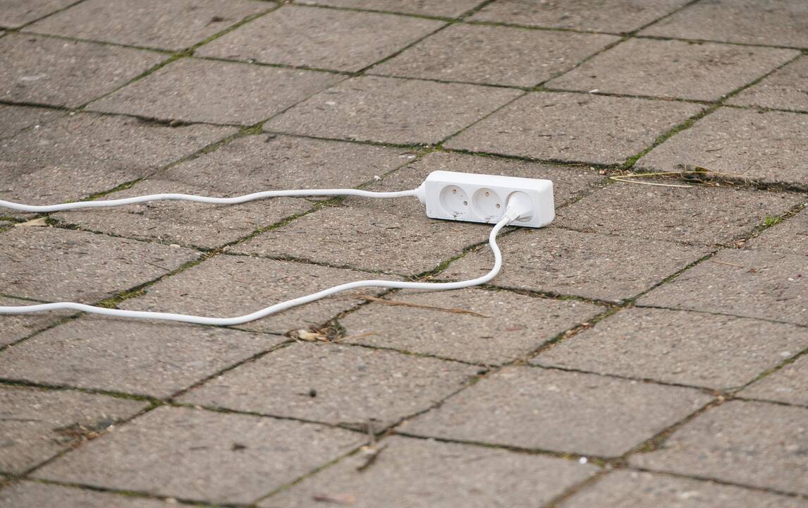 Interpretacijos: elektros tiekėjai, ministerija, prižiūrėtojas skaitė tą patį įstatymą, bet skirtingai suvokė punktą apie netesybas.