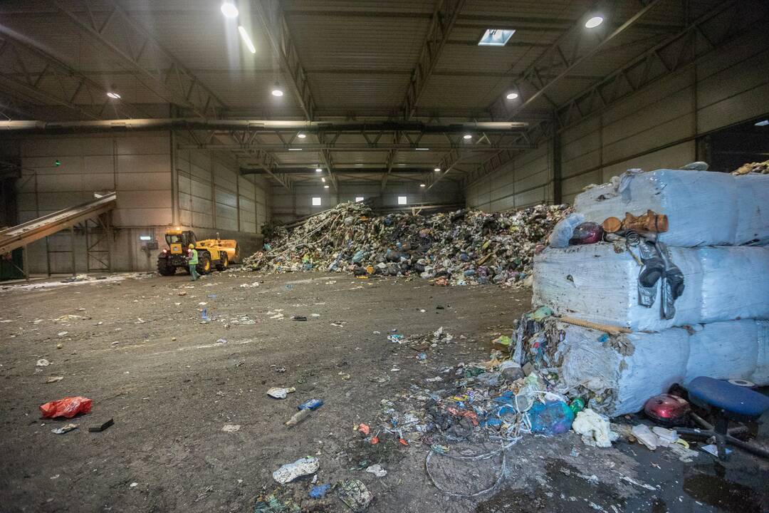 Nepatenkinti: Ramučių gyventojai vėl skundžiasi dėl nemalonių kvapų iš Kauno MBA.