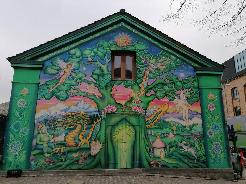 Oazė: Kristianija – tai Kopenhagos hipių, neformalų, menininkų ir šiaip žmonių, gyvenančių ne pagal visuotinai nustatytas normas, teritorija.