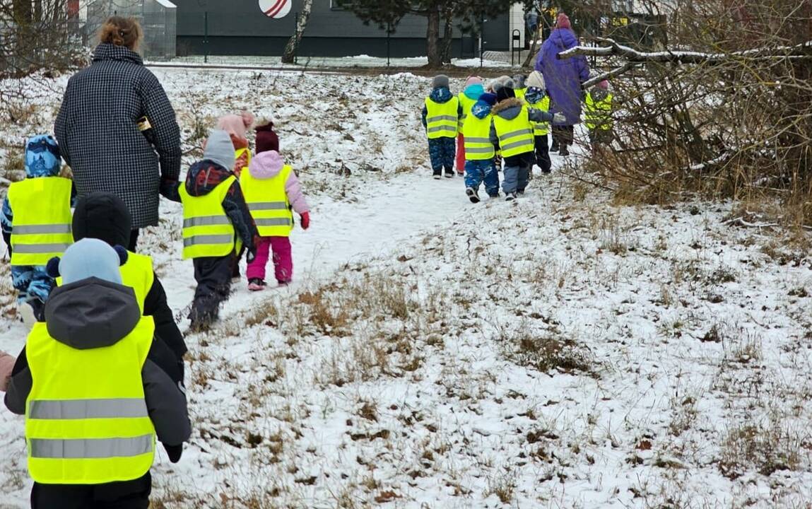 Judrūs: Neveronių darželio vaikai ne tik aktyviai žygiavo (įveikė net 4 200 žingsnių) po savo gyvenvietę.