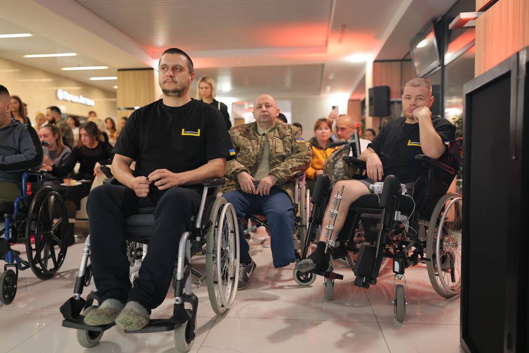 Svarbiausia: „Ukrainos vaikai neturi galimybių mokytis. Juk kalbame apie kartą, kuri bus atsakinga už Ukrainos atsigavimą. Todėl Lietuvos nekarinės paramos prioritetas – švietimas“, – sako A. Žarnovskis.