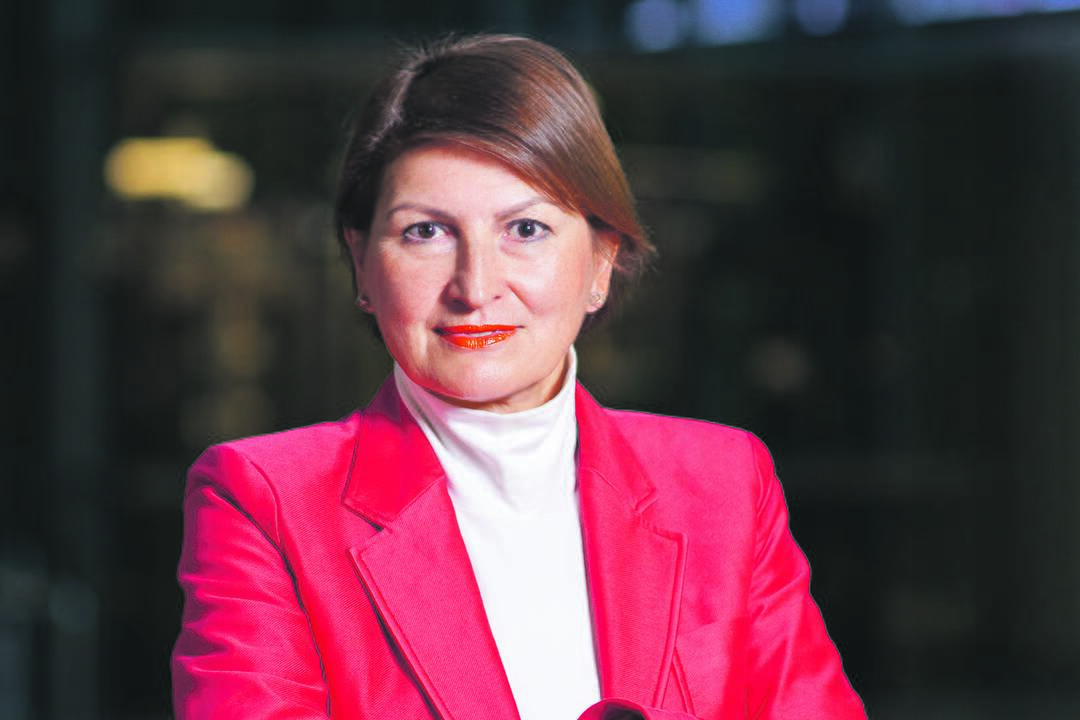 Praradimai: pasak E. Leontjevos, investicijų prastovos konvertuojasi į tiksinčias palūkanas, tai tolygu prarastam našumui ir didėjančioms kainoms vartotojams.
