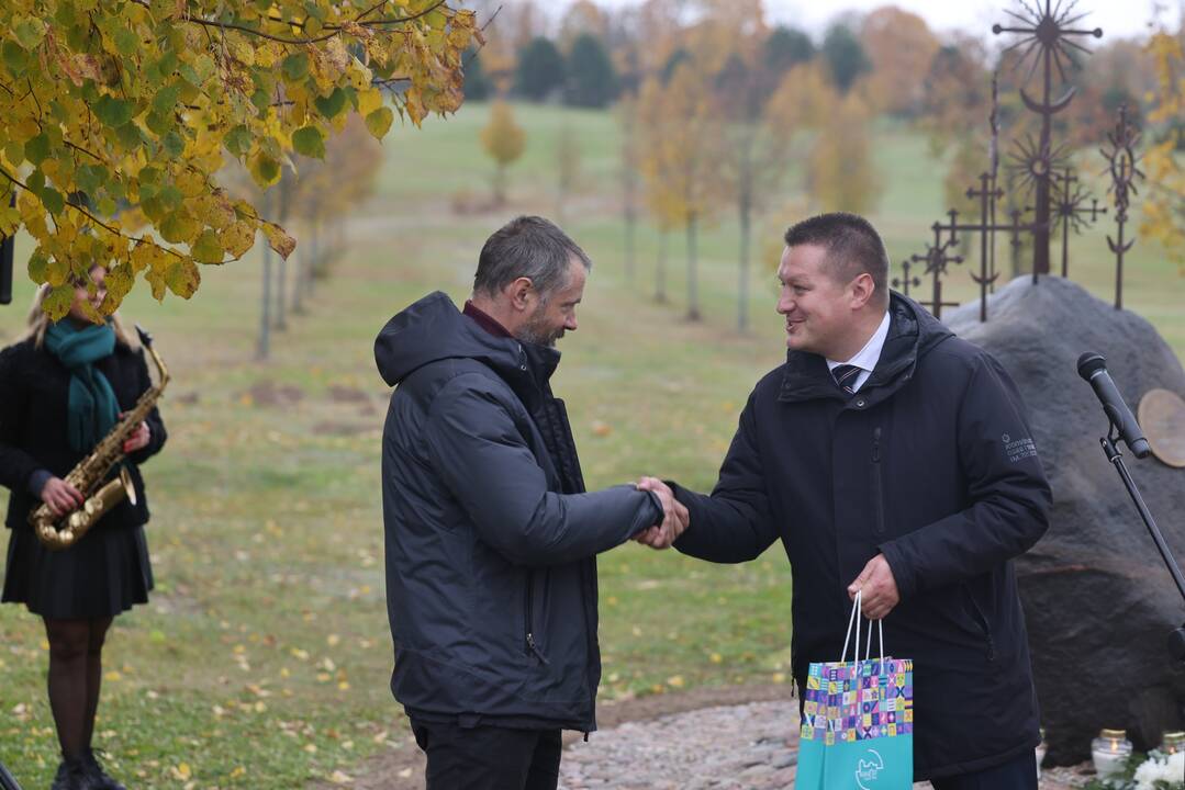 Iškilmės: paminklo atidengimo ir šventinimo renginyje dalyvavo jo autorius, Kauno rajono savivaldybės vadovai, Vilkijos ir Vilkijos apylinkių seniūnai ir vietos bendruomenė.