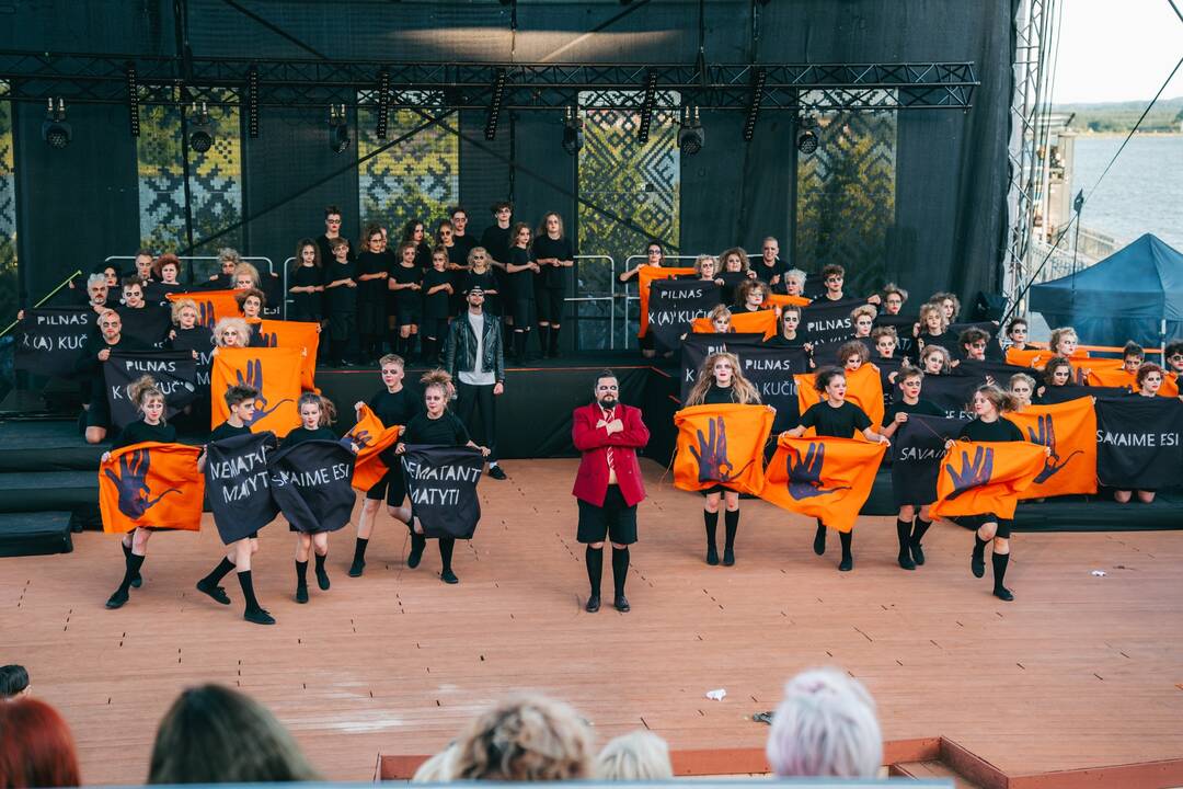 Pripažinimas: Kauno rajono meno mokyklos teatro grupė „2gnas“, vadovaujama režisieriaus T. Erbrėderio, įvertinta net keturiomis nominacijomis.