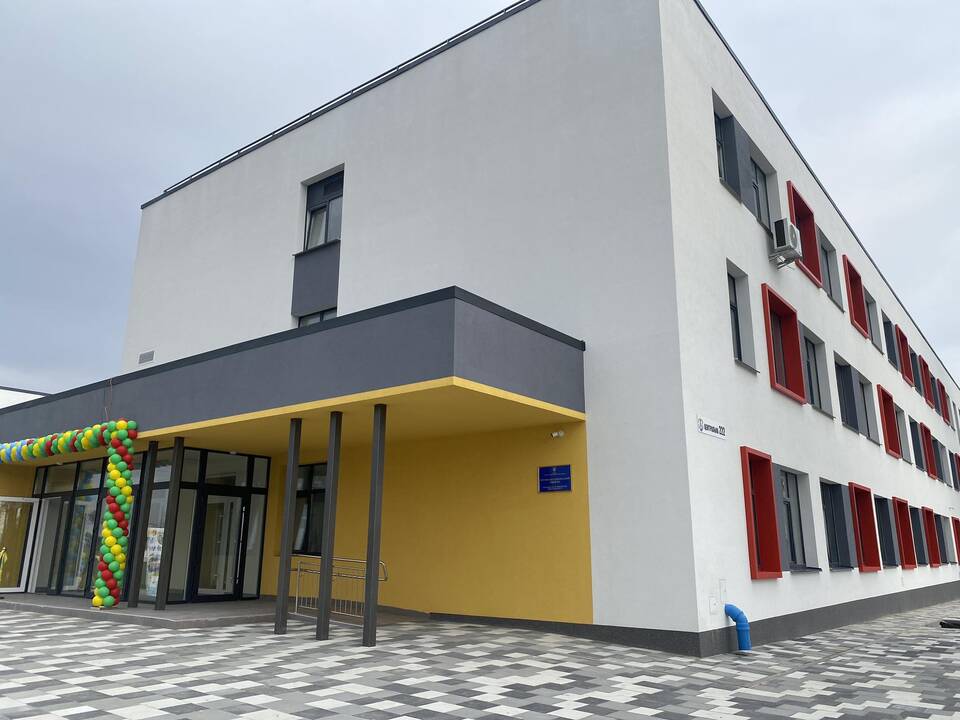 Svarbiausia: „Ukrainos vaikai neturi galimybių mokytis. Juk kalbame apie kartą, kuri bus atsakinga už Ukrainos atsigavimą. Todėl Lietuvos nekarinės paramos prioritetas – švietimas“, – sako A. Žarnovskis.