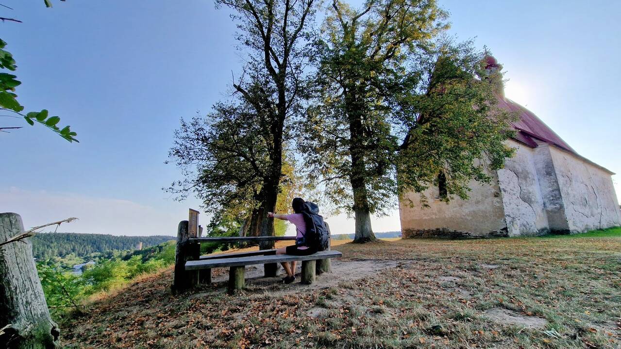  Žavesys: Čekiją juosia kalnai, todėl išsiruošus į žygį galima visą laiką leisti nuostabios gamtos apsuptyje. 