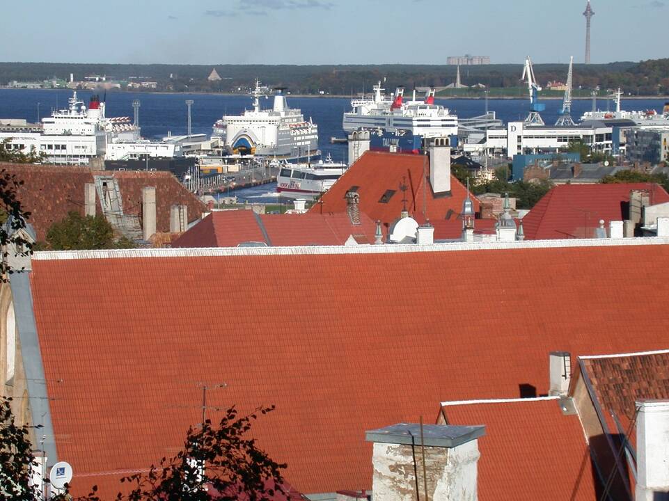 Vieta: keleiviniai ir kruiziniai laivai Talino uoste.