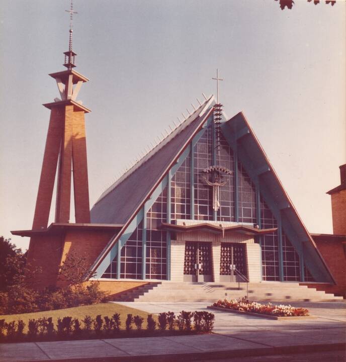 Anot V. Petrulio, svetur kuriantys architektai stengėsi atkreipti dėmesį į sudėtingą jų gimtinės istoriją, priminti, kad Lietuvos valstybingumas privalo būti atkurta.