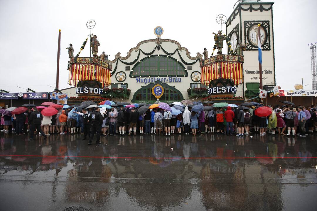 Prasidėjo alaus festivalis „Oktoberfest“